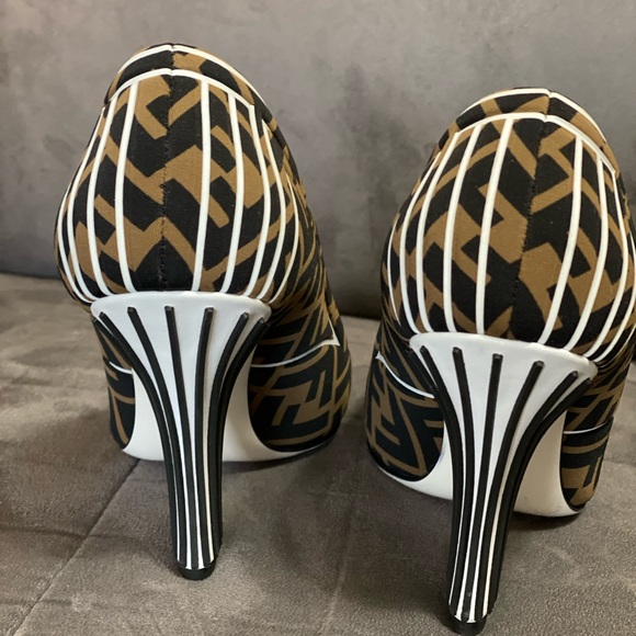 Fendi FFreedom Embossed Monogram FF Logo Pump - Picture 3 of 8